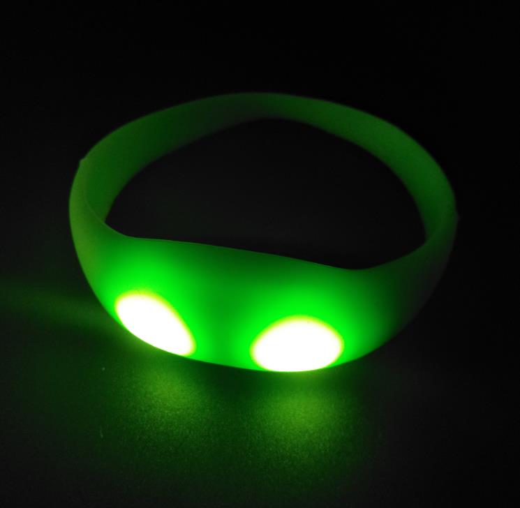 Bracelet LED clignotant Bracelet de poignet Bracelet de contrôle vocal Bracelet de lueur activé par le son pour les Clubs de fête Concerts SN4404