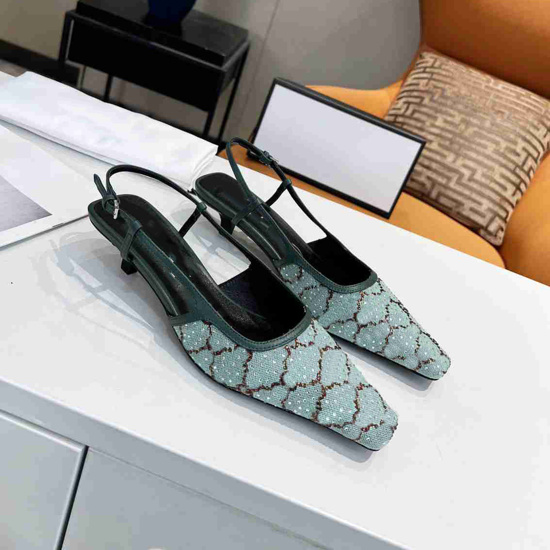 صيف حار بيع مصمم النساء SLINGBACK مضخة منتصف كعب حذاء شبكة شاطئ حمام السباحة صندل في الهواء الطلق عالية الكعب صندل مع صندوق حجم 35-41