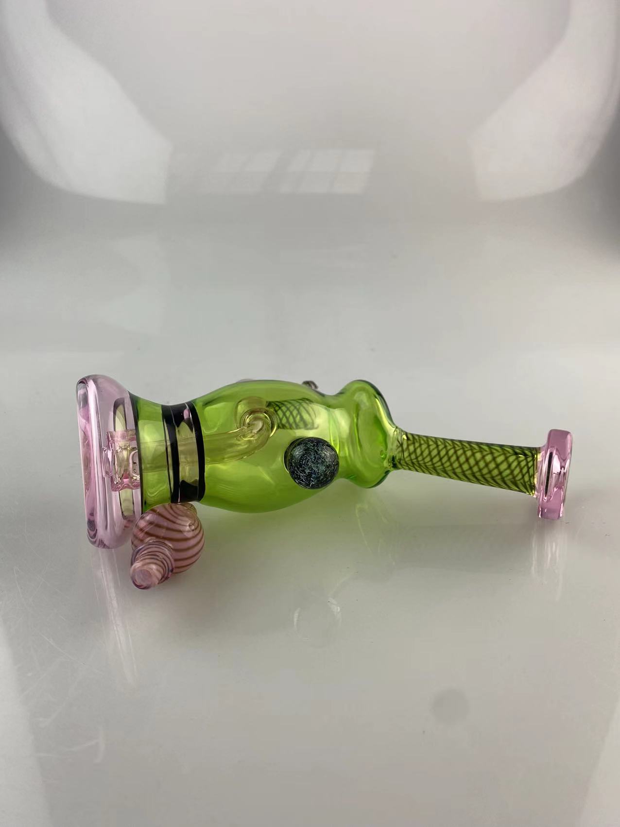 Rokende glazen hookahs recycler rig met groen en roze 14mm joint