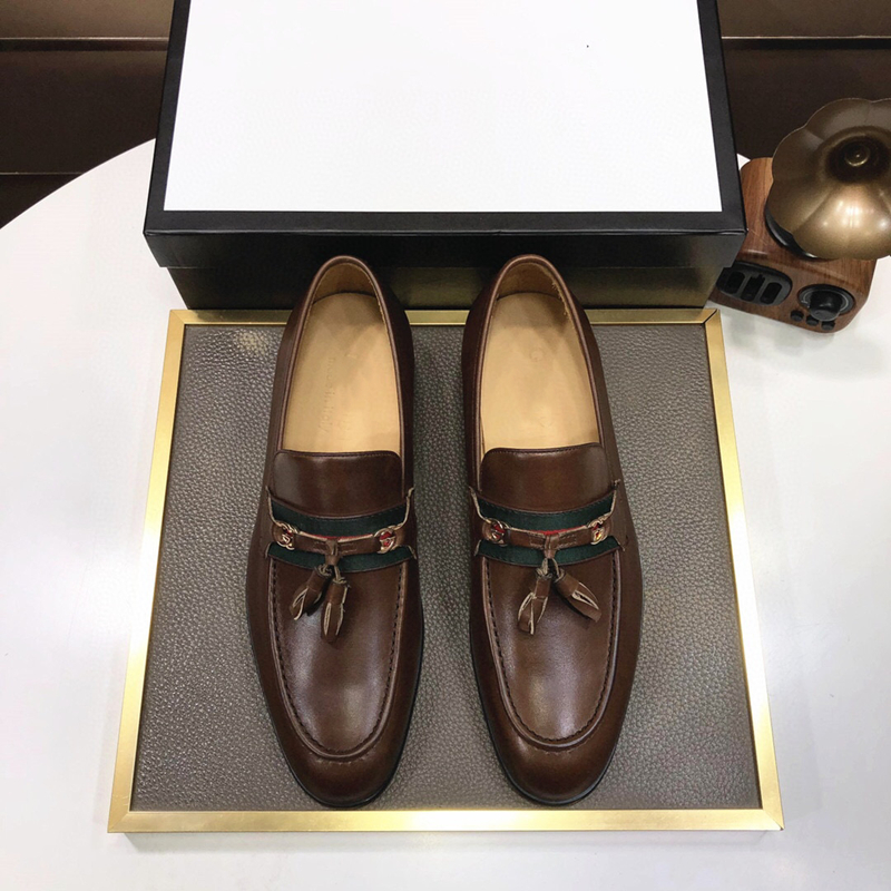 Qualité chaussures habillées formelles pour hommes doux chaussures en cuir véritable bout pointu concepteur dermique semelle extérieure bas hommes affaires Oxfords