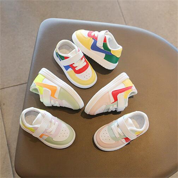 أحذية رياضية خارجية للأطفال البنات والأولاد أحذية جلدية مسطحة للأطفال أحذية رياضية للأطفال أحذية سوليد ناعمة غير رسمية