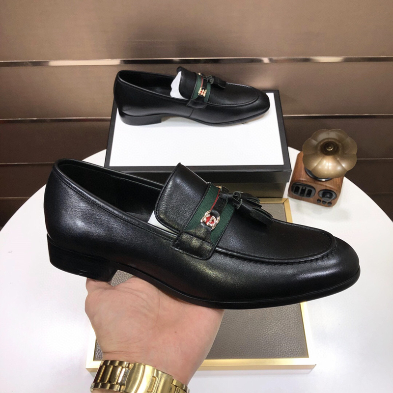 Qualité chaussures habillées formelles pour hommes doux chaussures en cuir véritable bout pointu concepteur dermique semelle extérieure bas hommes affaires Oxfords