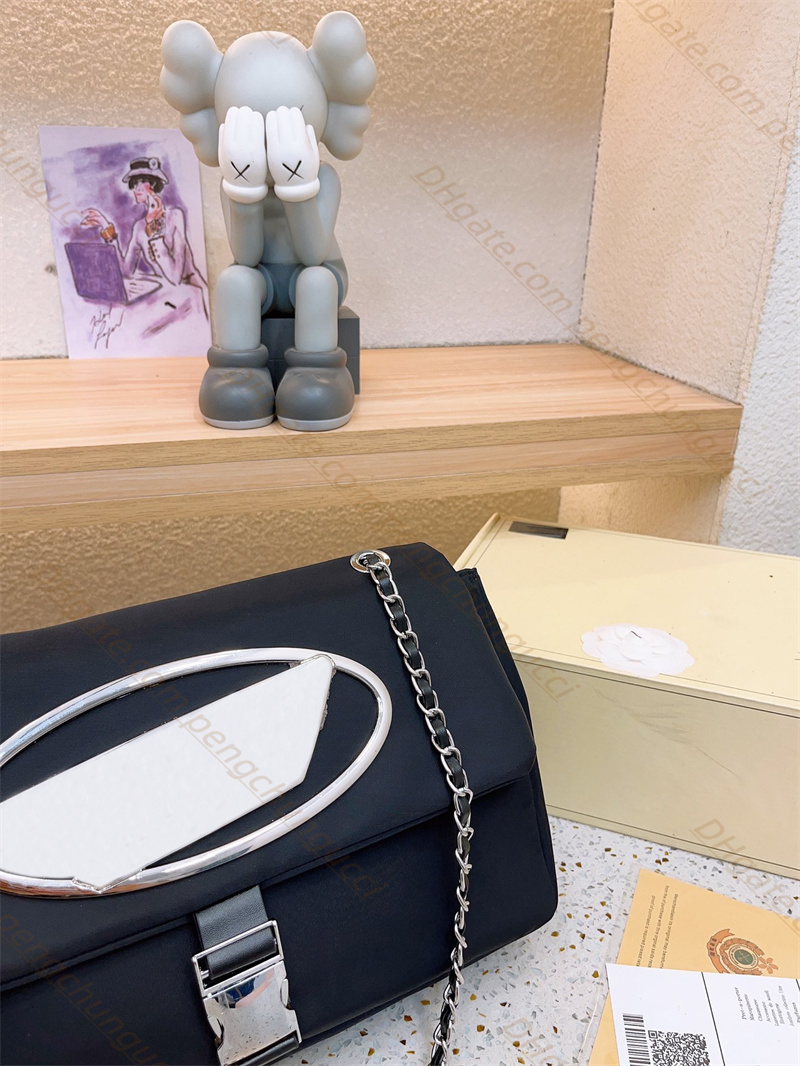 Handväskor designers nylon messenger väska kvinnor modedesigners axlar väskor väskor man kvinna kedja axel kors kropp väskor metall dekoration