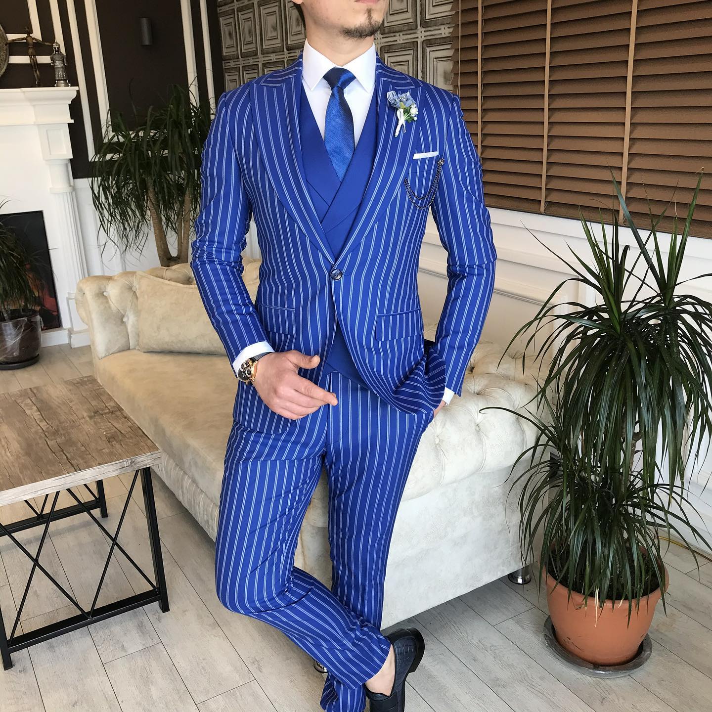 2023 Stripe Hommes Groom Tuxedos Slim Fit Peaked Revers Business Formal Tuxedo Professional Grooms Wedding Dress Costume 3 Pièces Blazer Pantalon Gilet Costume Homme