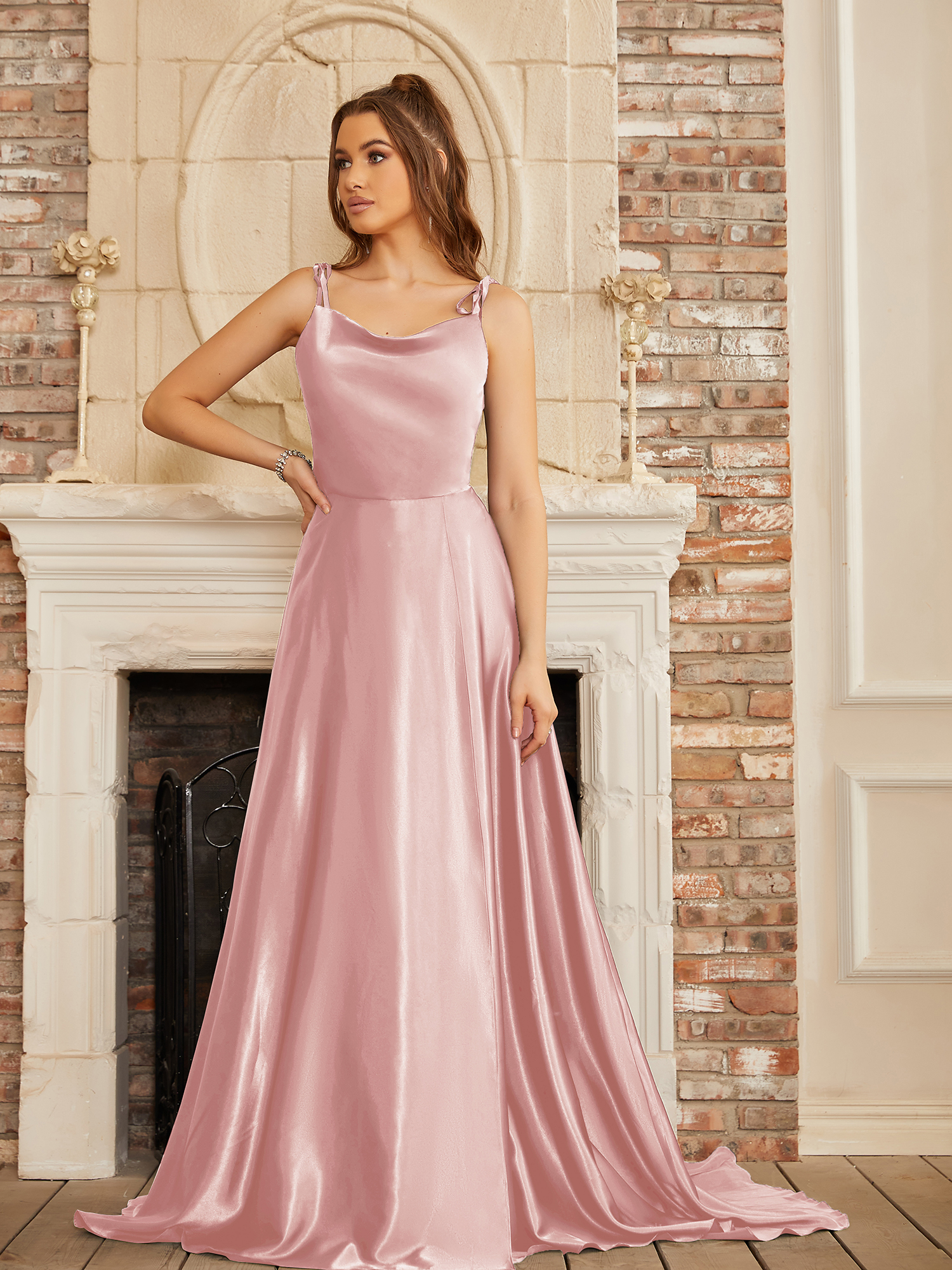 Babyonline Simple Sloy Sliky Satin Bridesmaid Dresses Spaghetti خط العنق الشق الشق والتدفق على سطر Maxi Prom Dorts CPS3025