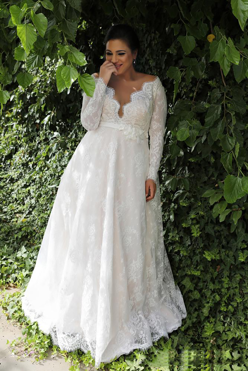 2023 Garden A-line Empire Waist Lace Plus Size Wedding Dress With Long Sleeves Sexy Long Wedding Dress For Plus Size Wedding