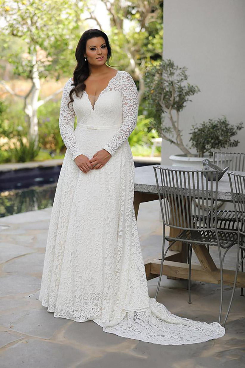 2023 Plus Size Lace Wedding Dresses Deep V Neck A Line Long Sleeves Bridal Gowns Sweep Train robe de mariee
