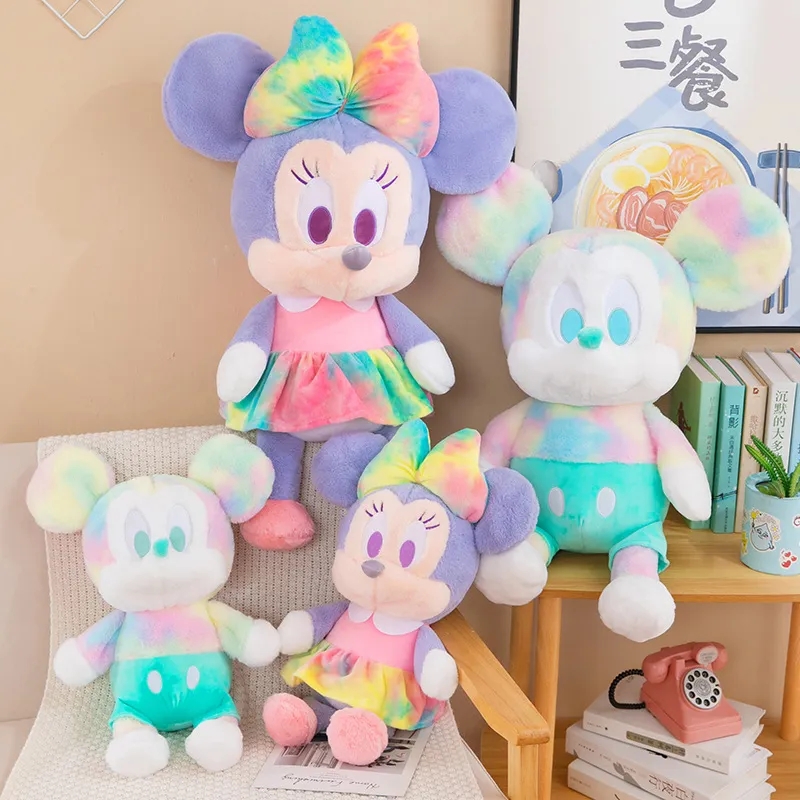 2024 Vendita calda all'ingrosso Anime Coppia Tie-dye Dazzle Simpatici giocattoli di peluche Giochi bambini Compagni di gioco Regali di festa Arredamento della camera Regali di festa