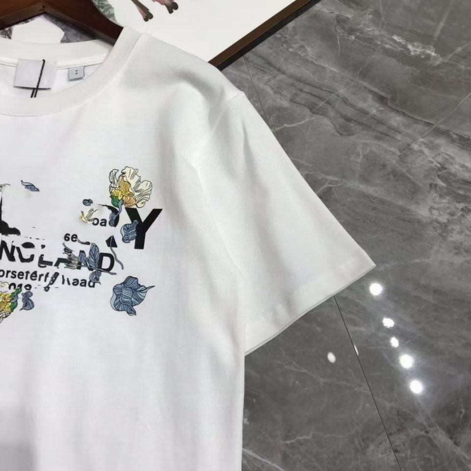 フロントとバックの花の文字を備えたアメリカのTシャツ印刷ハイストリートデザインTシャツ短袖大型メンズTシャツトレンドヒップホップルーズハーフスリーブTシャツ