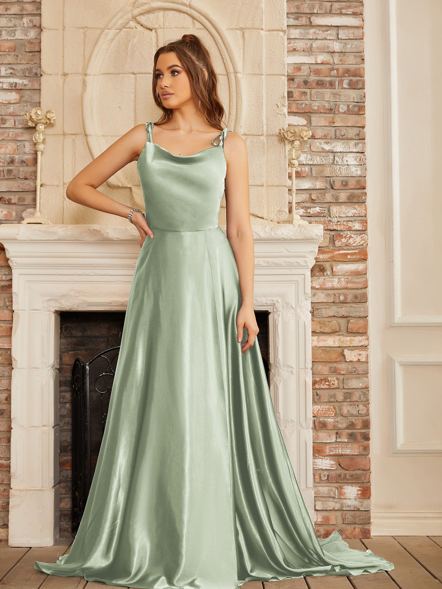 Babyonline Simple Sloy Sliky Satin Bridesmaid Dresses Spaghetti خط العنق الشق الشق والتدفق على سطر Maxi Prom Dorts CPS3025