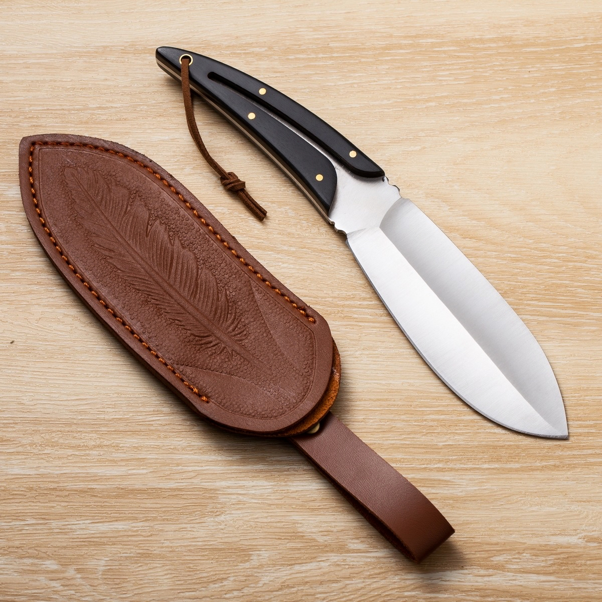 Top Quality R8341 Outdoor Survival Straight Knife 5Cr15Mov Satin Blade Full Tang Wood Handle Fixed Blade Knives with Leather Sheath