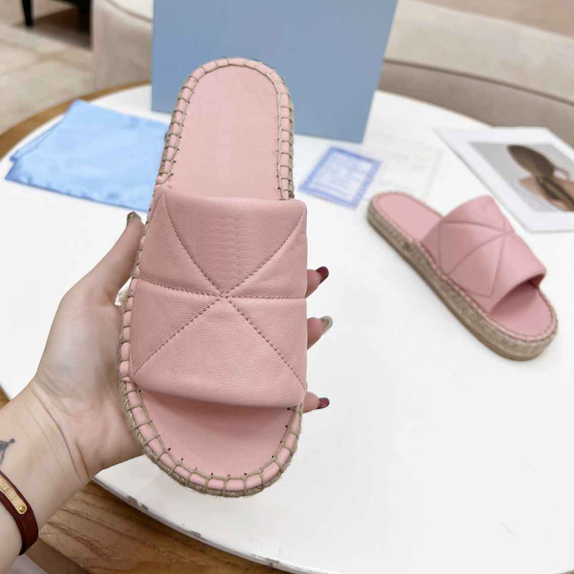 Classic designer straw woven women slipper seaside vacation leather sandal indoor and outdoor bathroom slide with box size 35-42