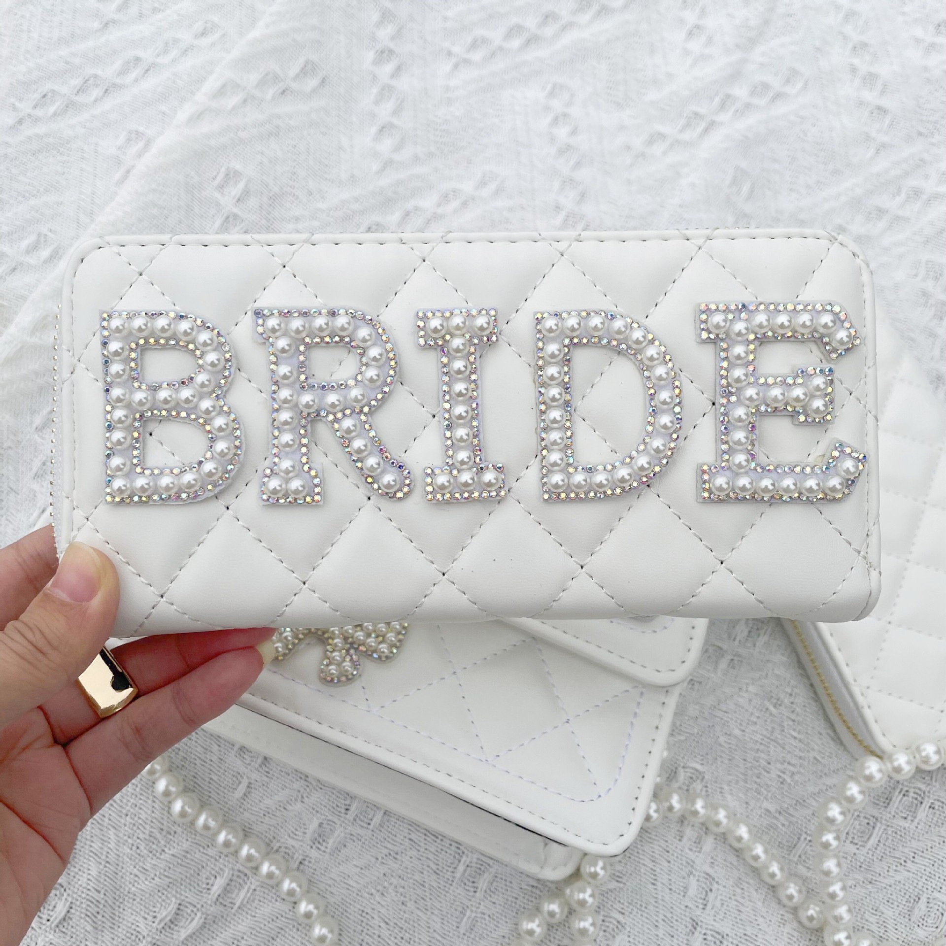 Pearl Bride to Be Clutch Bag Mrs Wifey Bridal Shower Wedding Engagement Honeymoon Trip Bachelorette Hen Party Decoration Gift Present CL2758