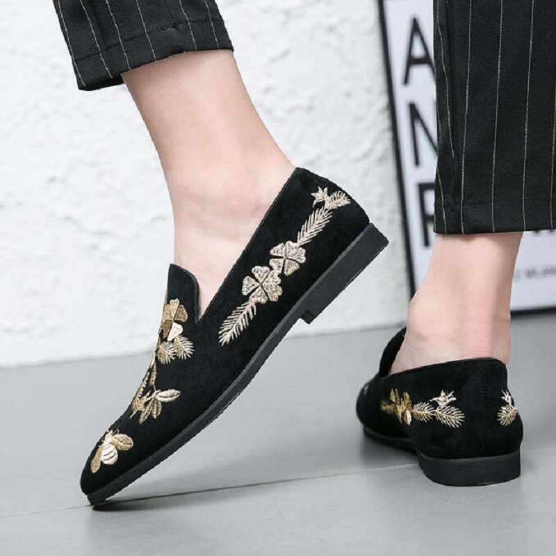 Loafers Men Shoes Fashion Black Imitation Suede Gold Embroidery Flower Business Casual Shoes Sapatos Para Hombre 10A3