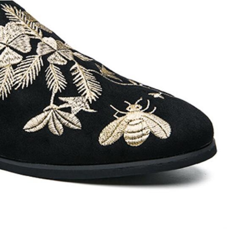 Loafers Men Shoes Fashion Black Imitation Suede Gold Embroidery Flower Business Casual Shoes Sapatos Para Hombre 10A3