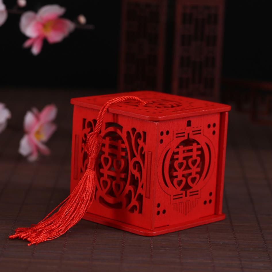 Emballage cadeau De nombreux styles en bois chinois double bonheur boîtes de faveur de mariage boîte de bonbons boîte à sucre classique rouge avec gland 6.5x6.5x6.5cm SN4230