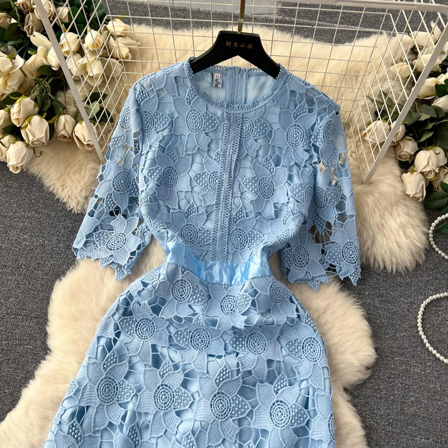 Grundläggande casual klänningar Runway Sweet Elegant Vintage Hollow Out Lace Women's Clothing Fashion Luxury Flower Brodery Dress Robes Femme 2024