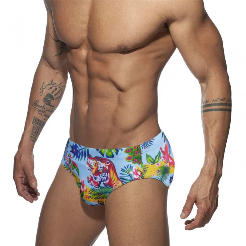 Sommar Nya män Kort sexig baddräkt Swimming Man badkläder Men Beach Shorts Swim Trunks Surf Board Shorts