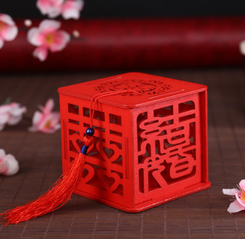 Plusieurs Styles bois chinois Double bonheur boîtes de faveur de mariage boîte à bonbons rouge classique étui à sucre avec gland 6.5X6.5X6.5CM SN4470