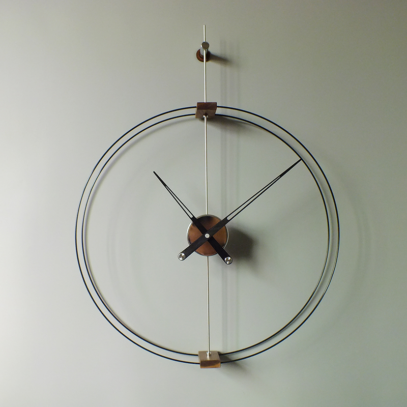 Diameter 80 cm nordisk modern enkel kreativ spansk väggklocka svart valnöt stor enda pol med två slingor handklocka