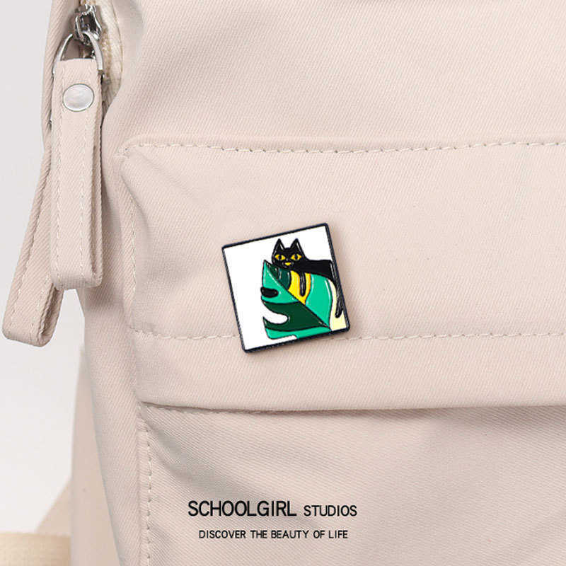 Ontwerper luxe broche cartoon zwarte kat broche badge met gras kat schattige druppel olie badge student sieraden metalen tas gesp