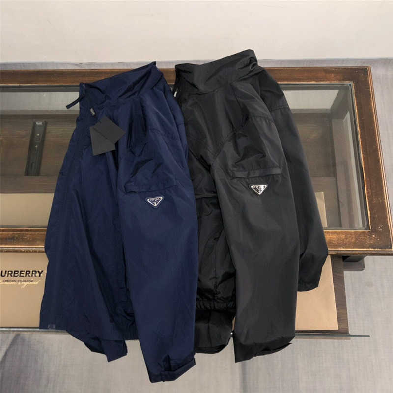 Vestes pour hommes Designer 2023 Nouvelle veste de triangle extérieure Couple Style Collier de charge Manteau de charge Mode Hommes et Femmes Vêtements d'extérieur SDRR