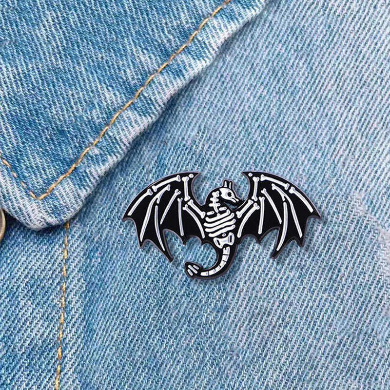 Designer Luxury Brooch Skeleton Series Personalized Badge Badge Rabbit Flying Dragon Dinosaur Brown Bear Badge Brooch Niche Clothing Accessories