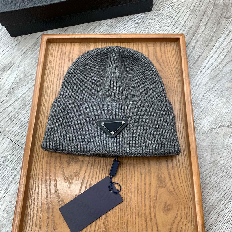 Winter Knitted Hat Beanie Cap Designer Skull Caps for Man Woman Triangular Sign Hats Classic Luxury Letter2VO7