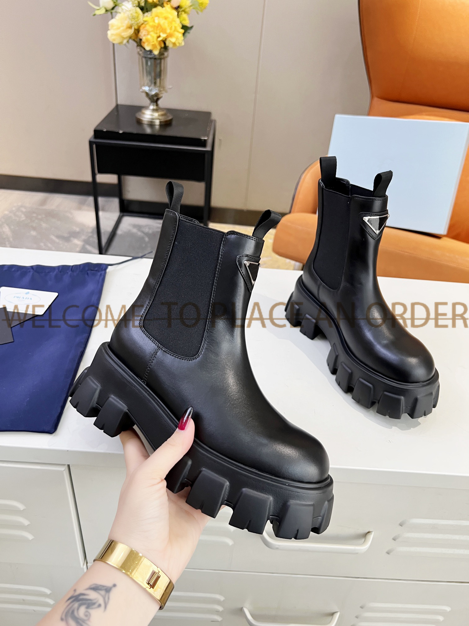 Designer Boots Booties Luxury Triangle Brand Women's Martin High Leather Winter Snow Boots Oxford Sole Ankle Shoes Black White Boots Storlek 35-41