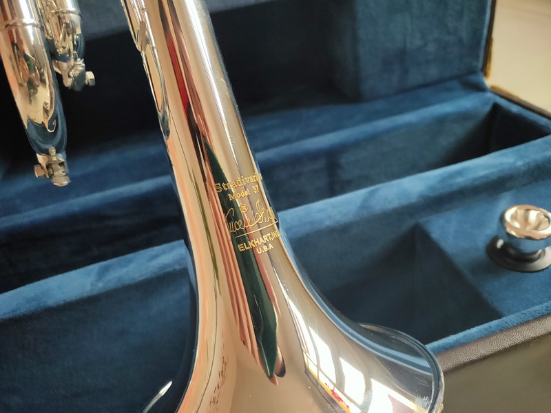 LT190S-37GS mässing BB Trumpet Högkvalitativ silverpläterade musikinstrument Utsökta hand snidade B platt trumpet med munstycke 00