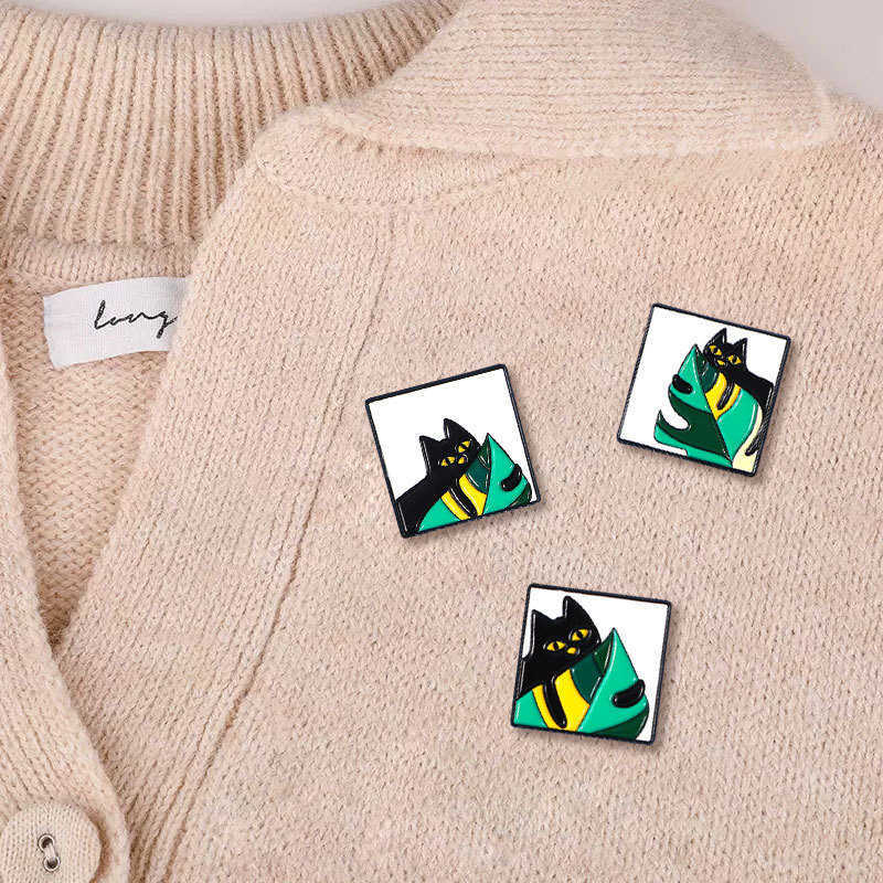 Ontwerper luxe broche cartoon zwarte kat broche badge met gras kat schattige druppel olie badge student sieraden metalen tas gesp