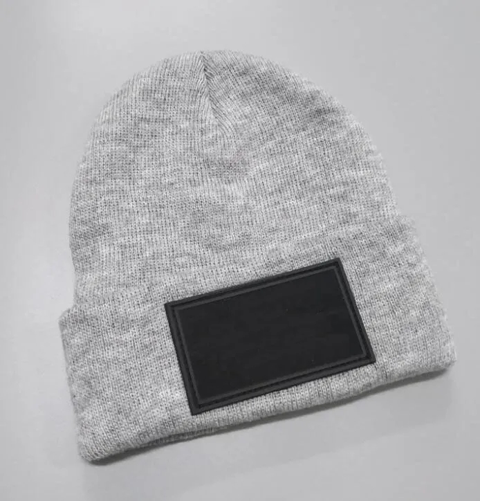 Caldo cappello invernale Cappelli natalizi uomo donna sport Berretti moda Skullies Cappellini Chapeu Cotone Gorros Cappello di lana Berretto lavorato a maglia Bianco Nero Rosso Grigio Berretto