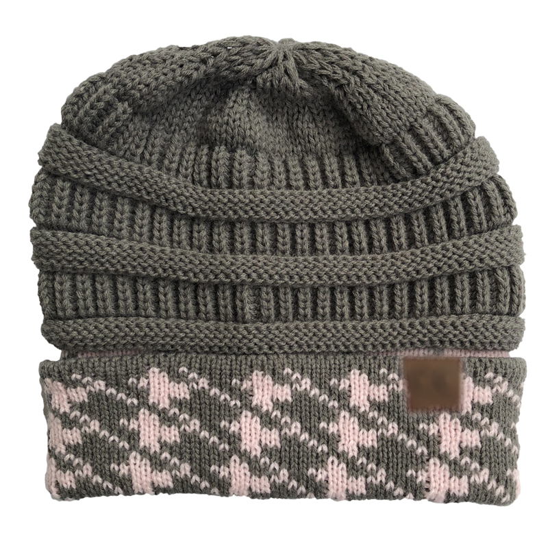 7 couleurs avec logo mode pluvier motif bloc de couleur tricoté chapeau chaud laine élastique pull chapeau en plein air hiver chaud tricoté chapeau pour les femmes