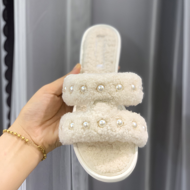 New Women Slippers Luxury Designer Classic Double Letter Matching Pearl Sandals Lamb Hair Genuine Leather Large Sole Anti Slides Slingback Ladies House Slippe