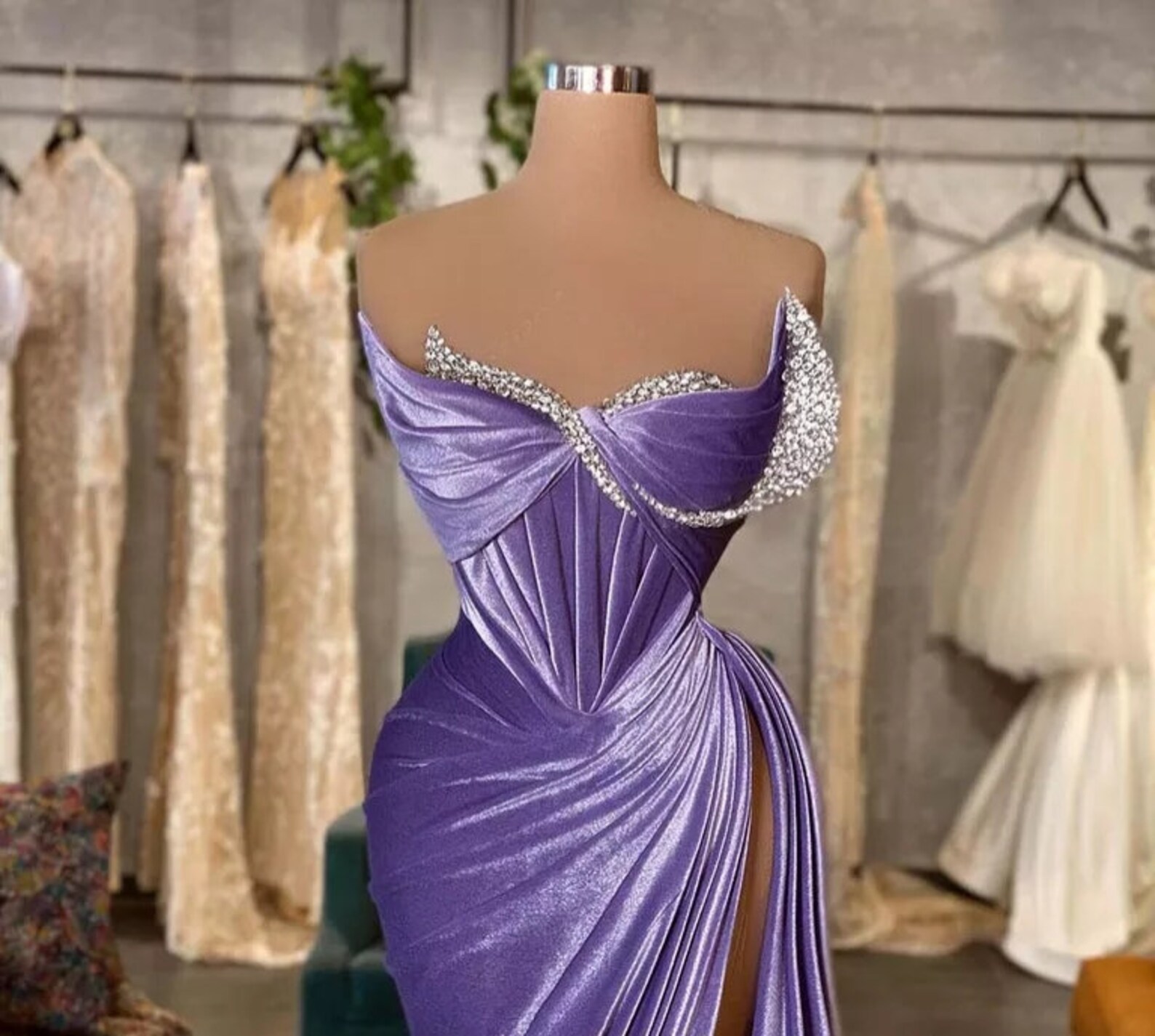 Lavendel elegant sammet prom klänningar dubai arabiska sjöjungfru kvinnor special oaccaion party klänningar veckade glittrande kristaller hög delade sexiga formella kvällsklänningar cl2768