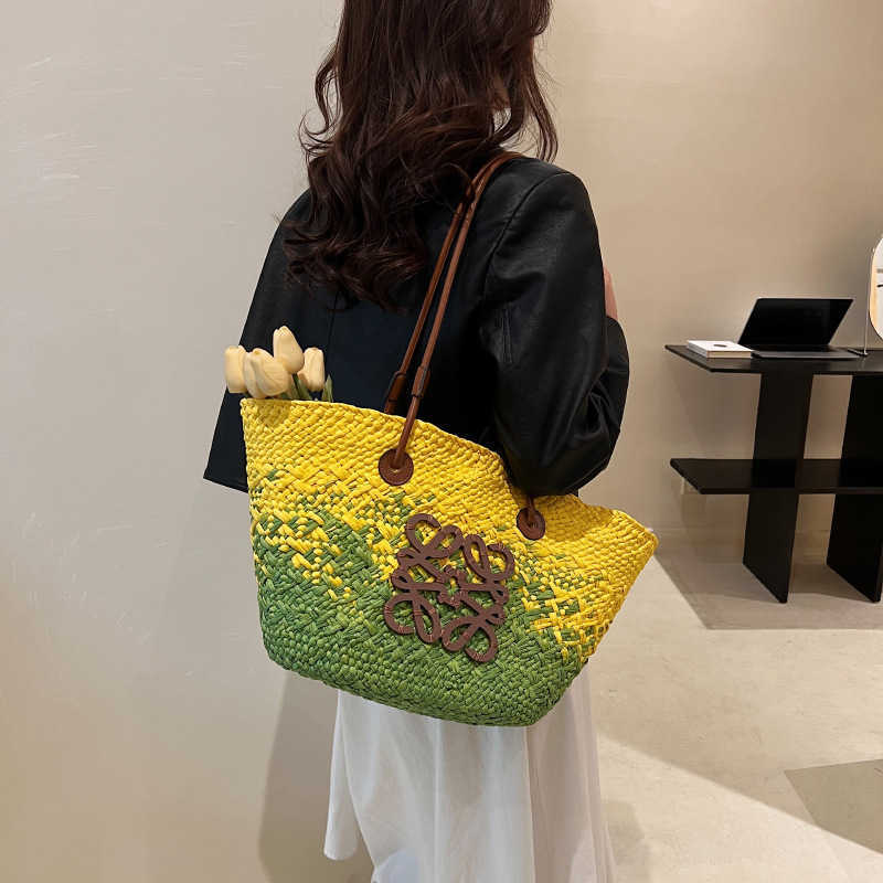 2024 New Designer women's crossbody shoulder Internet celebrity fashion trend Tote summer texture niche large capacity straw woven foreign style bag for women