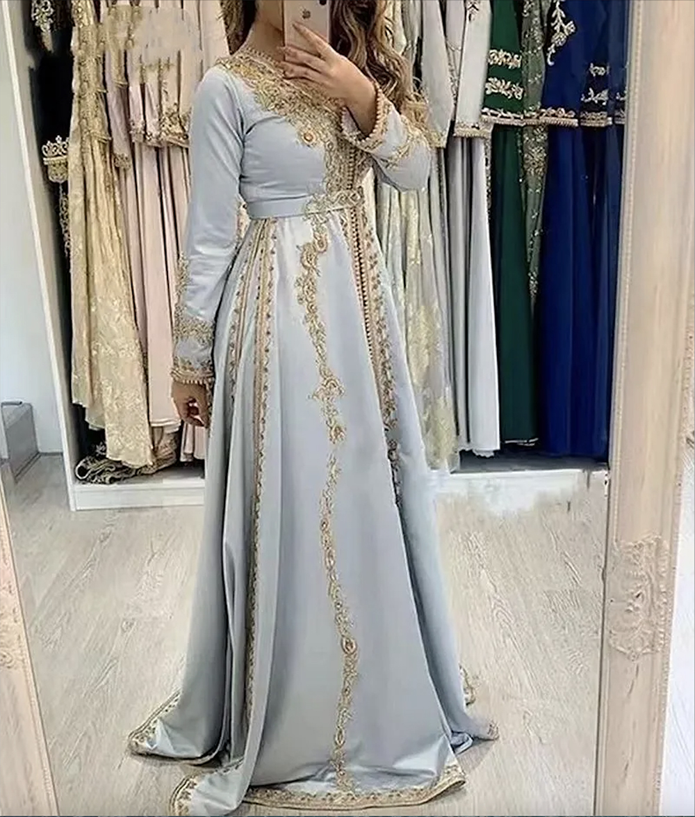 2024 Robes de soirée bleu poussiéreux manches longues cristaux perles paillettes col en V longueur de plancher satin plus taille plis robe de bal formelle robes personnalisées