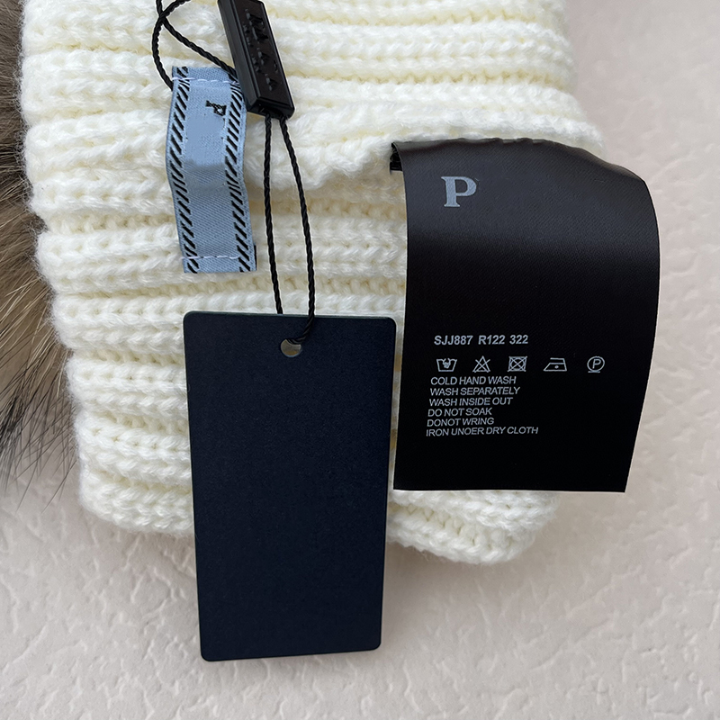 Designer tricot chapeau chapeau fourrure de raton laveur boule de fourrure matériau acrylique résistant au froid style unisexe chaud adapté aux hommes et aux femmes portent la tête et la queue