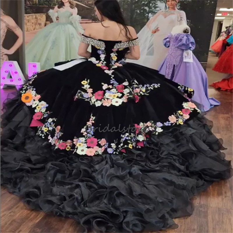 Lusso Charro Nero Abito Quinceanera 2024 Costume messicano Abito da ballo Fiori a strati Dolce 15 anni Abito da compleanno Vestido De Xv Abiti Debuttanti Masquerade