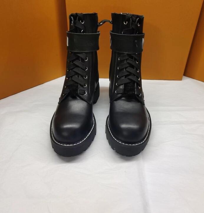 Botas femininas com zíper lateral Martin inverno quente sexy marca de moda de luxo design clássico couro genuíno Cilindro de alta qualidade Modelo de menina celebridade botas curtas britânicas