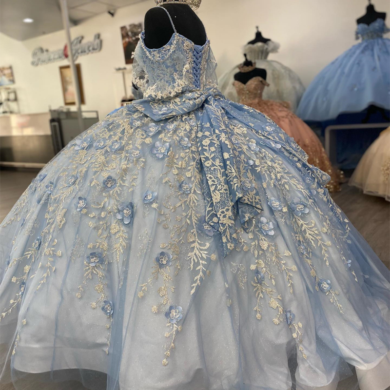 Abiti stile Quinceanera con scollo a V blu cielo Abito da ballo principessa Tulle Applicazioni di pizzo Perline Fiore Dolce 15 16 Abito Elegent Balll Gwon