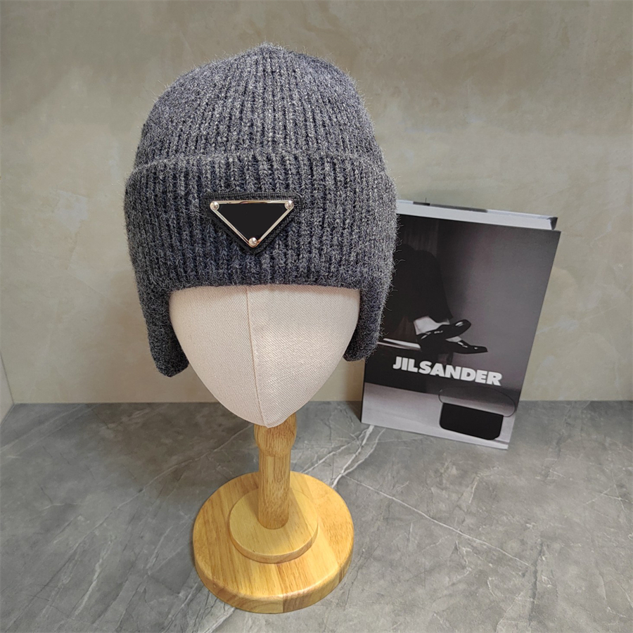 Fashion Designer hats Men`s and women`s beanie fall/winter thermal knit hat ski brand bonnet High Quality Ear protection Luxury warm cap