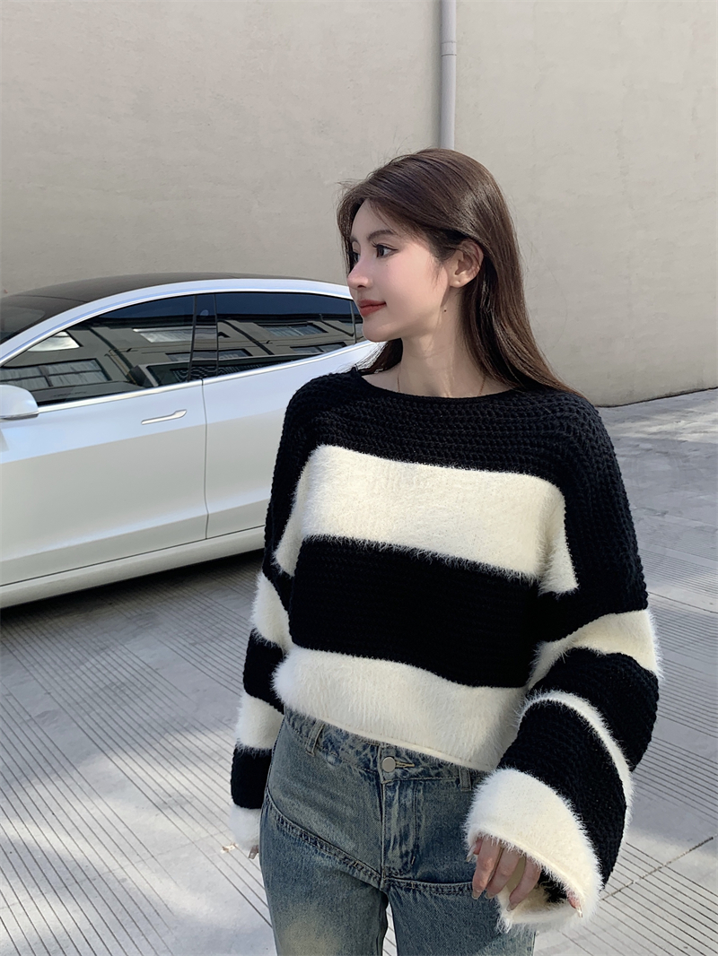 Autumn New Women's Slash Neck Sticked Mohair Wool Patched Stripe Pattern tröja toppar korta hoppare