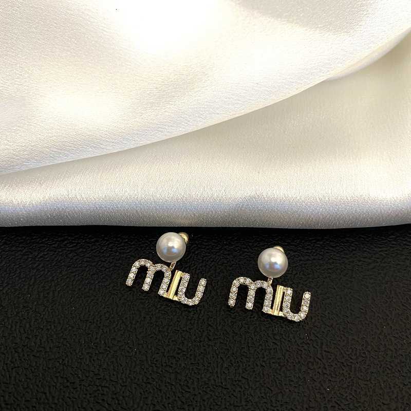 Charm designer Miu's High Quality Light Luxury Pearl Earrings Two Wear Letter Sweet French Premium 6NNW 2RBL