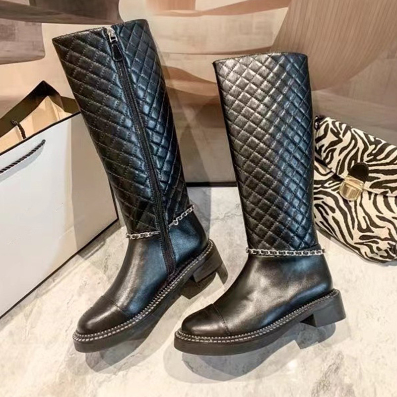 2023 Nouvelles bottes d'équitation pour dames Style britannique Chaîne Lingge Slim Martin Bottes longues et courtes INS Chaussures polyvalentes de style de mode pour femmes