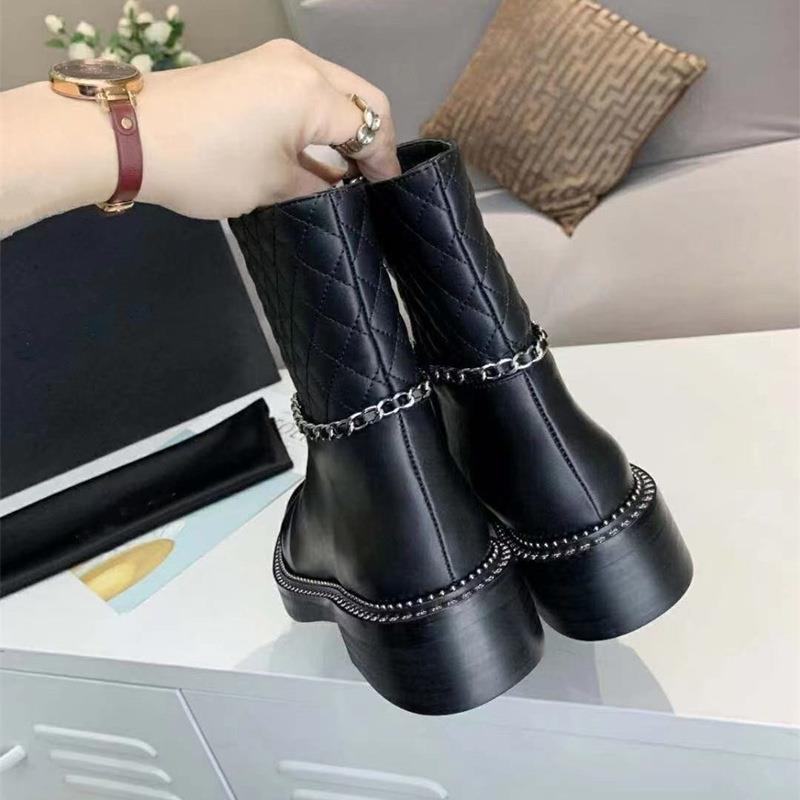 2023 Nouvelles bottes d'équitation pour dames Style britannique Chaîne Lingge Slim Martin Bottes longues et courtes INS Chaussures polyvalentes de style de mode pour femmes