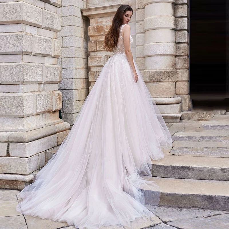 Scoop A-Line Wedding Dresses Sleeveless Appliques Sequined Tulle Sweep Train Elegant Princess Long Bridal Gown For Women