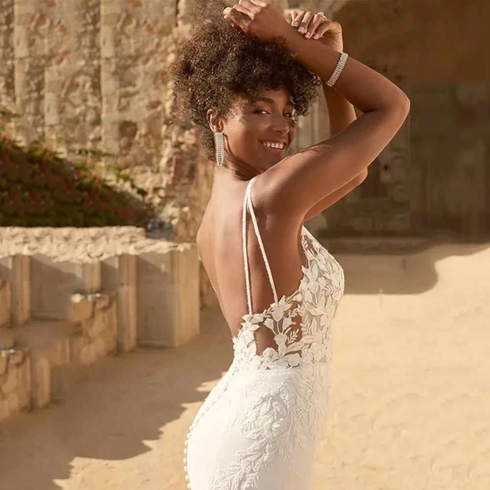 Spaghetti Straps V-Neck Wedding Dress Lace Appliques Beach Mermaid Bride Gown Backless Button Train Vestidos De Novia