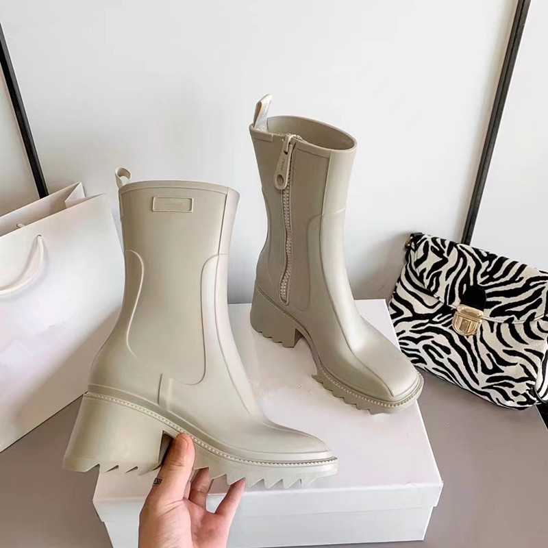 2023 Designer Ladies Riding Boots Vintage Style Square Headed Thick Heel Side Zipper Waterproof High Heel Boots All Seasons Versatile Fashion Women's Shoes