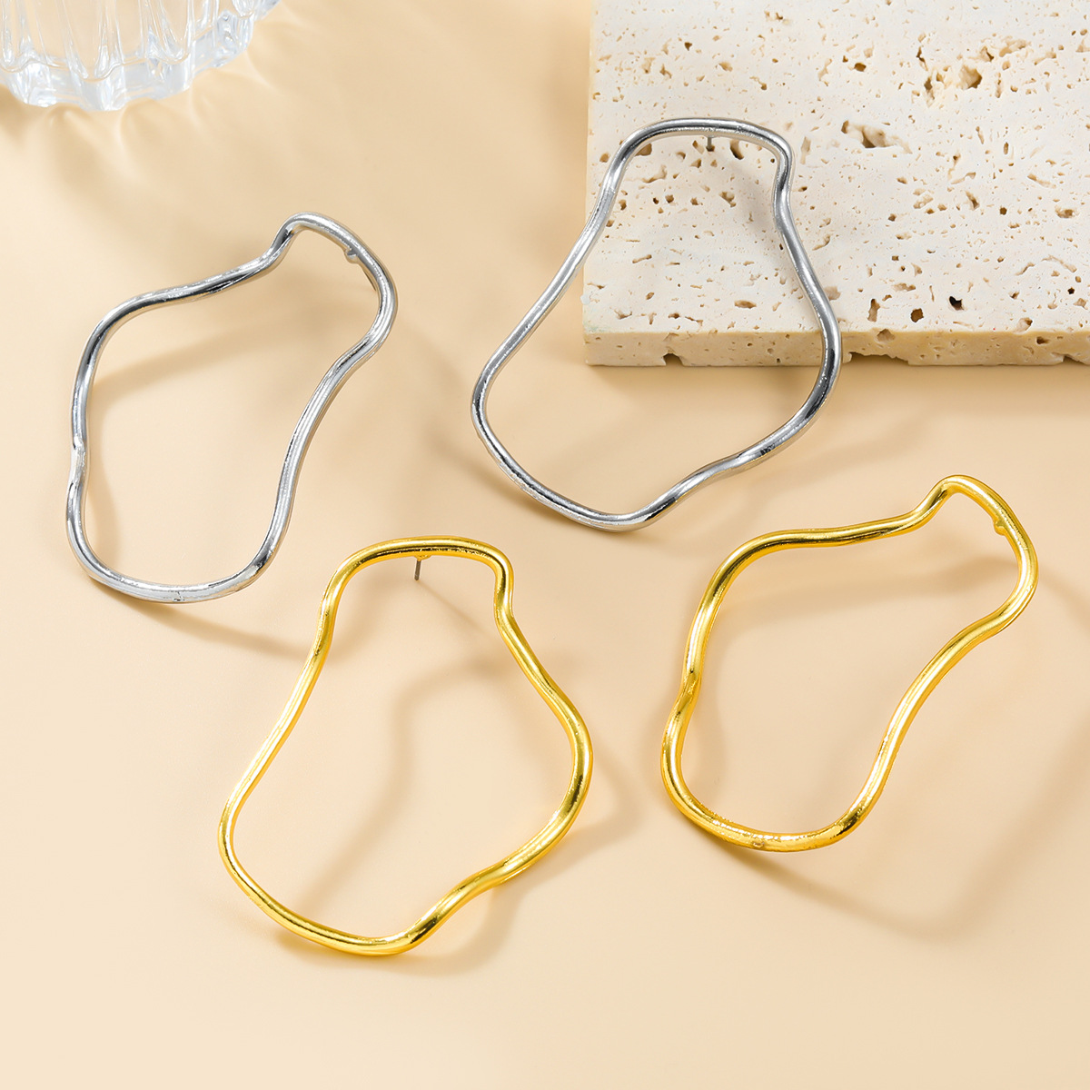 Vintage einfache goldfarbene unregelmäßige geometrische Metall-Ohrringe für Frauen, Party-Statement-Schmuck